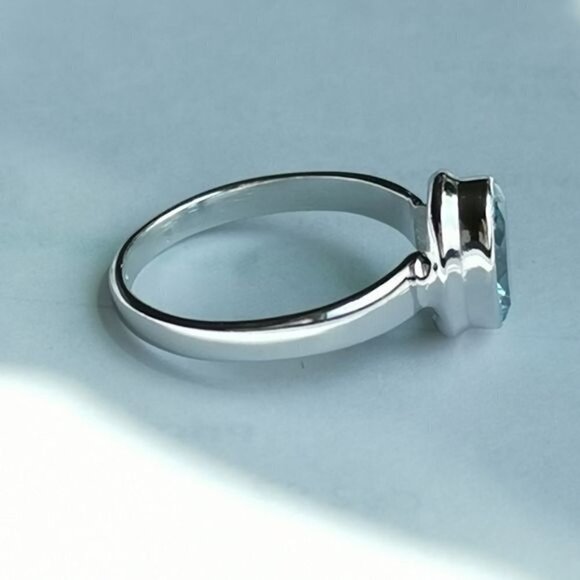 New Apple Green Peridot Ring in Sterling Silver size 6 - Picture 7 of 9